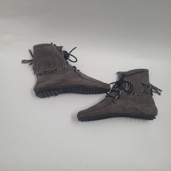 Minnetonka Front Lace Grey Suede Moccasin Ankle High Boot Women's Size 8 - Picture 1 of 5